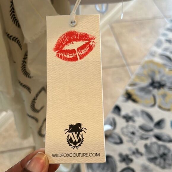 Wildfox Women's Signature Ivory Cream Wrap Scarf Creasant Logo Fringe Hem New - Picture 4 of 7